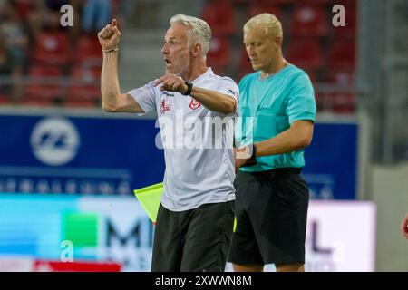 Halle, Deutschland 20. Août 2024 : Regionalliga Nord/Ost - 2024/2025 - Hallescher FC vs VSG Altglienicke Im Bild : entraîneur Mark Zimmermann (Halle) gestikuliert auf dem Spielfeld. Banque D'Images