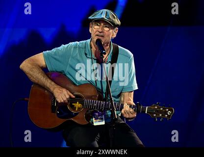 New York. 19 août 2024. Le chanteur-chanteur James Taylor répète avant le début de la Convention nationale démocrate 2024 à Chicago, Illinois, États-Unis, au United Center le lundi 19 août 2024. Crédit : Ron Sachs/CNP pour NY Post (RESTRICTION : NO Daily mail. AUCUN journal de New York ou du New Jersey ni aucun journal dans un rayon de 75 milles autour de New York.) Crédit : dpa/Alamy Live News Banque D'Images