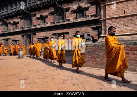 Jeunes moines à Bhaktapur, Népal Banque D'Images