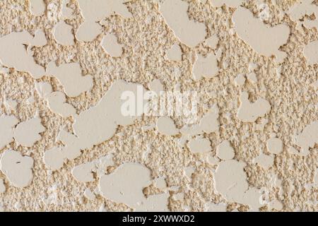 Mur de béton frais sur le chantier de construction, mur gris avec plancher de ciment, processus de rénovation de fond de construction, abstrait. Banque D'Images