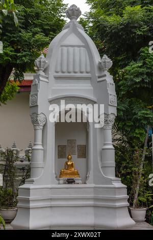 Cimetière royal de Wat Ratchabophit Sathitmahasimaram Ratchaworawihan, un temple bouddhiste à Bangkok, Thaïlande. Banque D'Images