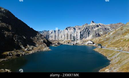 Suisse, canton du Valais : paysage le long de la route menant au col du Grand St Bernard. Le Grand Lac St Bernard Banque D'Images