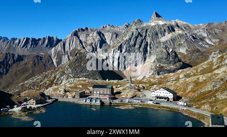 Suisse, canton du Valais : paysage le long de la route menant au col du Grand St Bernard. Le Grand Lac St Bernard Banque D'Images