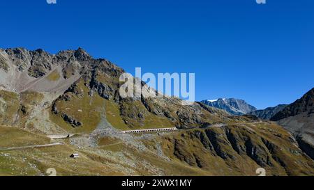 Suisse, canton du Valais : route menant au col du Grand St Bernard Banque D'Images