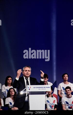 Paris, France. 03rd Apr, 2022. Antonin Burat/le Pictorium - Xavier Bertrand (illustration) - 03/04/2022 - France/Paris - Xavier Bertrand, Président du Conseil régional des hauts-de-France, prononce un discours lors du rassemblement de Valérie Pecresse à Paris le 3 avril 2022. Crédit : LE PICTORIUM/Alamy Live News Banque D'Images