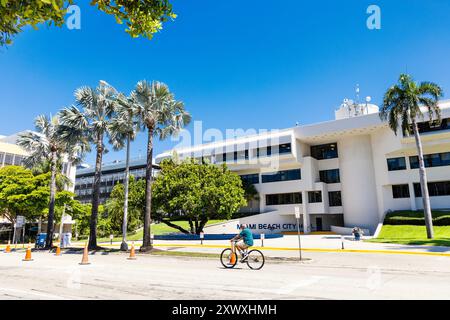 Extérieur de l'hôtel de ville de Miami Beach dans le bâtiment 1977, Miami Beach, Floride, États-Unis Banque D'Images