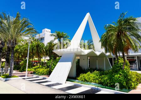 Rue commerçante piétonne Lincoln Road, South Beach, Miami Beach, Floride, États-Unis Banque D'Images