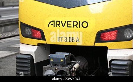 Stuttgart, Allemagne. 19 août 2024. Un train Arverio se trouve dans la gare centrale de Stuttgart. Crédit : Bernd Weißbrod/dpa/Alamy Live News Banque D'Images