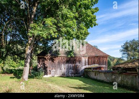 Ancienne grange dans le domaine de Schloss Dietldorf, château Renaissance et bâtiment classé à Burglengenfeld, quartier Schwandorf, Bavière, Allemagne. Banque D'Images