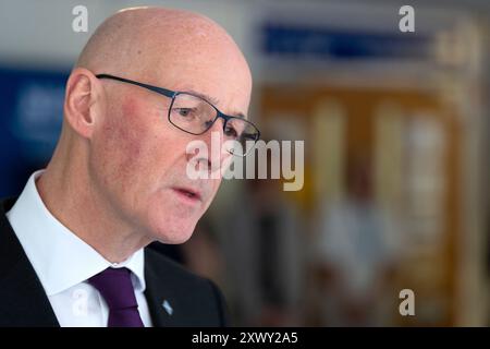 Le premier ministre John Swinney lors d’une visite au Centre de soins du cancer d’Édimbourg. Date de la photo : mercredi 21 août 2024. Banque D'Images