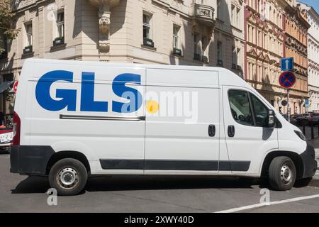 GLS Van Delivery Service Prague République tchèque Banque D'Images