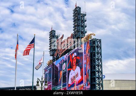 Detroit, États-Unis - 1er août 2024 : écran à grande échelle dans le parc Comerica Banque D'Images