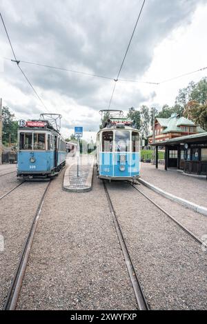 Old trams est une attraction touristique au Musée du tramway de Malmköping, en Suède. Banque D'Images
