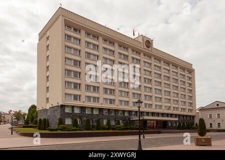 GOMEL, BIÉLORUSSIE, - 03 juin 2024 : construction du Comité exécutif régional. Banque D'Images