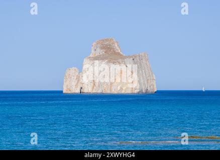 Sardaigne (Italie) - la côte sud de la Sardaigne, dans la région de Sulcis, province de Cagliari. Ici avec Pan di Zucchero île rocheuse Banque D'Images