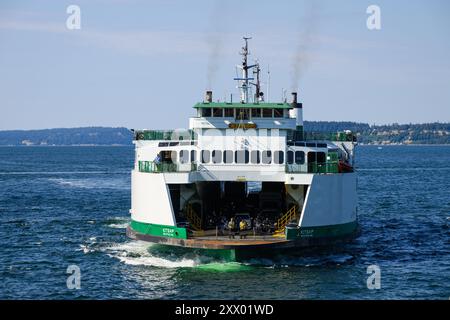 Mukilteo, WA, États-Unis - 15 août 2024 ; Washington State diesel car ferry MV Kitsap approchant de front Banque D'Images