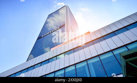 Varsovie, Pologne. 17 août 2024. Complexe hôtelier et bureau Centrum Lim. Signez avec le nom du logo Samsung. Banque D'Images