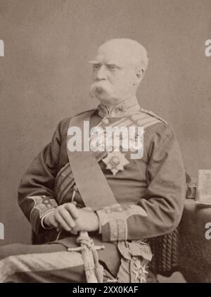 Sir Donald Stewart, 1er baronnet. Le maréchal Sir Donald Martin Stewart, 1er baronnet, GCB, GCSI, CIE (1824-1900) était un officier supérieur de l'armée indienne. Il combat lors de l'expédition d'Aka Khel à la frontière du Nord-Ouest en 1854, prend part à la réponse à la rébellion indienne en 1857 et, après avoir servi comme commandant de la colonie pénitentiaire des îles Andaman, combat lors de la seconde guerre anglo-afghane en tant que commandant de l'armée de Quetta. Dans ce rôle, il avance par le col de Bolan jusqu'à Quetta, puis à Kandahar en janvier 1879. En mars 1880, il a fait une marche difficile de Kandahar à Kaboul, fig Banque D'Images