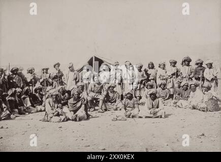 Photo vintage de la seconde guerre anglo-afghane. Groupe d'Afghans. Afghanistan. 1878-1880 Banque D'Images