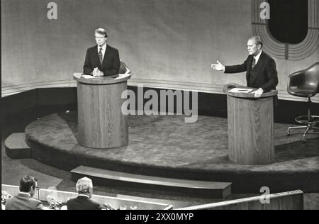 Le président Gerald Ford et Jimmy carter se rencontrent au Walnut Street Theater à Philadelphie pour débattre de la politique intérieure lors du premier des trois débats Ford-carter. ÉTATS-UNIS. 23 septembre 1976. Banque D'Images