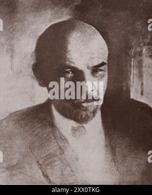 Photo vintage de Vladimir Lénine. 1917-1919 Vladimir Ilyich Oulianov (1870 – 1924), mieux connu sous son pseudonyme Lénine, était un révolutionnaire russe, homme politique et théoricien politique. Il a été chef du gouvernement de la Russie soviétique de 1917 à 1924 et de l'Union soviétique de 1922 à 1924. Sous son administration, la Russie, puis l'Union soviétique dans son ensemble, sont devenues un État communiste à parti unique gouverné par le Parti communiste russe. Banque D'Images