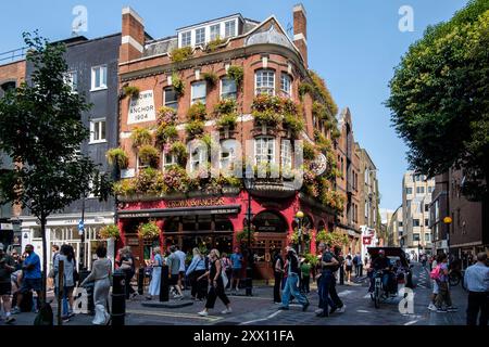 The Crown and Anchor pub, Neal Street, Covent Garden, Londres, Royaume-Uni Banque D'Images