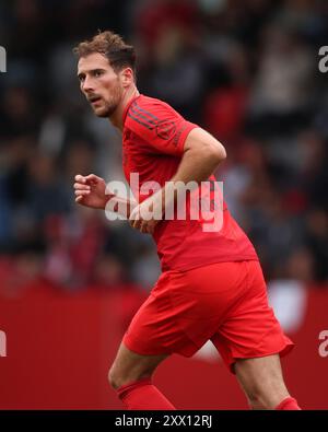 MUNICH, ALLEMAGNE - 20 AOÛT : Leon Goretzka du Bayern Muenchen regarde pendant le FC Bayern Munich v Grashoppers Zurich - amical de pré-saison sur le campus du FC Bayern le 20 août 2024 à Munich, Allemagne. © diebilderwelt / Alamy Stock Banque D'Images