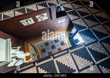 Un miroir et une mosaïque au Thorvaldsen Museum à Copenhague, Danemark Banque D'Images