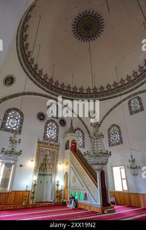 Trabzon, Turquie - 25 juillet 2024 : la mosquée Gulbahar Hatun construite au sud-ouest du bazar en 1514 à Trabzon, en Turquie. Banque D'Images