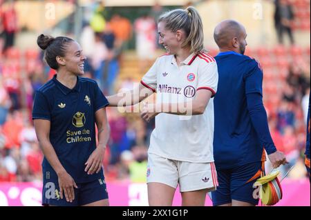 Unterhaching, Allemagne. 20 août 2024. Unterhaching, Allemagne, 20 août 2024 : Lisa Boattin (13 Juventus FC) et Linda Sembrant (2 FC Bayern Munich) après le match amical de pré-saison entre le FC Bayern Munich et le Juventus FC à uhlsport PARK, Unterhaching, Allemagne. (Sven Beyrich/SPP) crédit : photo de presse sportive SPP. /Alamy Live News Banque D'Images
