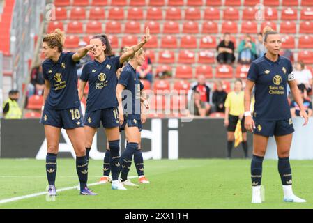 Unterhaching, Allemagne. 20 août 2024. Unterhaching, Allemagne, 20 août 2024 : Cristiana Girelli (10 Juventus FC) et Barbara Bonansea (11 Juventus FC) lors du match amical de pré-saison entre le FC Bayern Munich et le Juventus FC à uhlsport PARK, Unterhaching, Allemagne. (Sven Beyrich/SPP) crédit : photo de presse sportive SPP. /Alamy Live News Banque D'Images