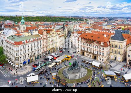 Mémorial au théologien et philosophe du XVe siècle Jan Hus, place de la vieille ville lors d'un festival populaire, Prague, Bohême, République tchèque (Tchéquie) Banque D'Images