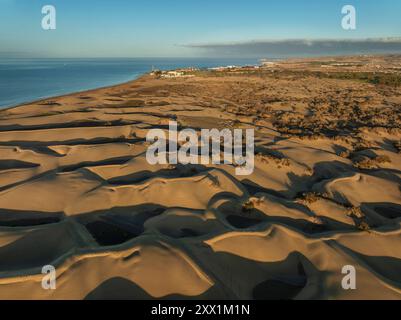 Phare de Faro de Maspalomas aux dunes de sable de Maspalomas, Grande Canarie, Îles Canaries, Espagne, Atlantique, Europe Banque D'Images