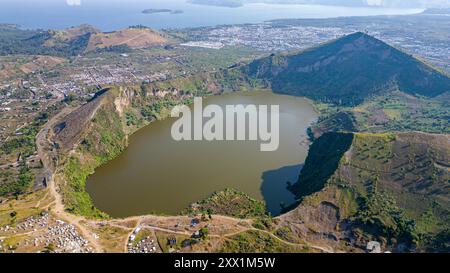 Aérienne d'un cratère volcanique à l'extérieur, Goma, République démocratique du Congo, Afrique Banque D'Images