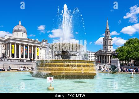 Fontaine à Trafalgar Square, avec la National Gallery et Martin-in-the-Fieldschurch en arrière-plan, Londres, Angleterre, Royaume-Uni, Europe Banque D'Images