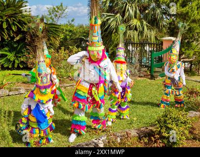 Danseurs de Gombey, artistes traditionnels, en troupes de 10 à 20, d'un mélange de culture amérindienne, caribéenne et britannique, Bermudes Banque D'Images