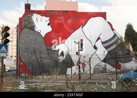 Peinture murale, sur un mur voué à la destruction, par les artistes de rue Ella et Pitr, quartier de la gare de Châteaucreux, Saint-Etienne, département de la Loire, Auve Banque D'Images