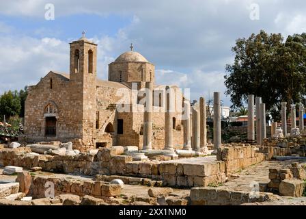 Église d'Agia Kyriaky dans le site archéologique de la basilique chrétienne primitive de Panagia Chrysopolitissa, Paphos, Chypre, mer Méditerranée orientale Banque D'Images