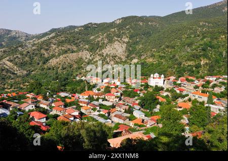 Pedoulas un village dans les montagnes Troodos, Chypre, Méditerranée orientale, Europe Banque D'Images