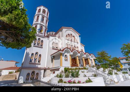 Vue de Sainte Église orthodoxe de l'Assomption, Potos, Thassos, mer Égée, îles grecques, Grèce, Europe Banque D'Images