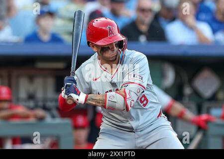 20 août 2024 : Zach Neto (9 ans), les Angels de Los Angeles, affrontent les Royals de Kansas City au Kauffman Stadium de Kansas City, Missouri. David Smith/CSM Banque D'Images