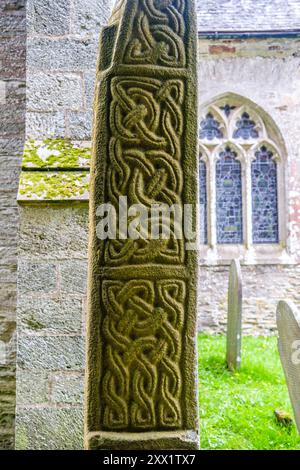 La croix de Saint Brynach ou croix de Nevern est une croix celtique en pierre du Xe ou XIe siècle située à l'église de St Brynach dans le Pembrokeshire, au pays de Galles Banque D'Images