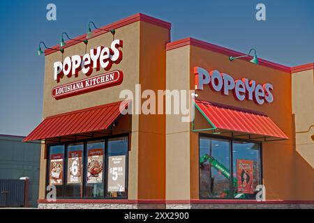 Popeyes Louisiana Kitchen restaurant maison de poulet cajun avec un peu d'épices. Hudson Wisconsin WI États-Unis Banque D'Images