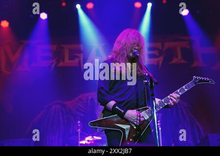 Irving, États-Unis. 20 août 2024. Dave Mustaine, guitariste et chanteur du groupe de thrash metal Megadeth, se produit lors de la tournée Megadeth Destroy All Enemies à la Toyota Music Factory. Le 20 août 2024 à Irving, Texas, États-Unis. (Photo de Javier Vicencio/Eyepix Group) crédit : Eyepix Group/Alamy Live News Banque D'Images