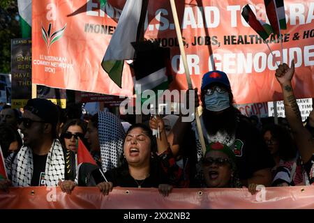 Chicago, États-Unis. 21 août 2024. Les manifestants défilent lors de la Convention nationale démocrate de 2024 à Chicago, Illinois, le mercredi 21 août 2024. Photo de Paul Beaty/UPI crédit : UPI/Alamy Live News Banque D'Images