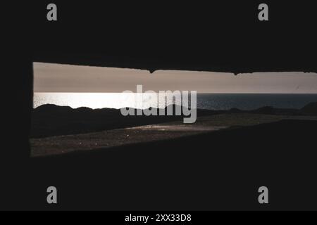 Bunker construit par les Allemands pendant la seconde Guerre mondiale à Stenbjerg sur la côte ouest du Jutland, au Danemark, qui fait maintenant partie du parc national de Thy Banque D'Images