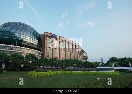 Façade du Centre international des congrès, Shanghai, Pudong, Lujiazui, Chine Banque D'Images