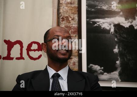 Anciens détenus britanniques de Guantanamo, Omar Deghayes, Moazzam Begg, Binyam Mohammed, Jamil el-Banna, et le caméraman d'al-Jazeera Sami al-Hajj, lors d'une conférence de presse au Frontline Club de Londres Banque D'Images