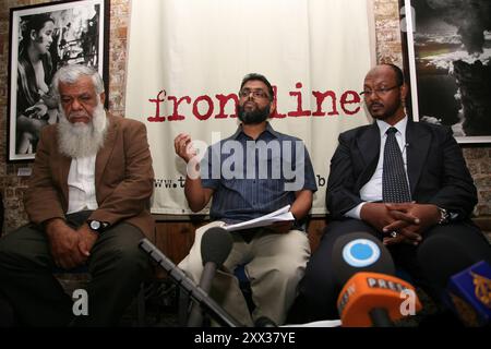 Anciens détenus britanniques de Guantanamo, Omar Deghayes, Moazzam Begg, Binyam Mohammed, Jamil el-Banna, et le caméraman d'al-Jazeera Sami al-Hajj, lors d'une conférence de presse au Frontline Club de Londres Banque D'Images