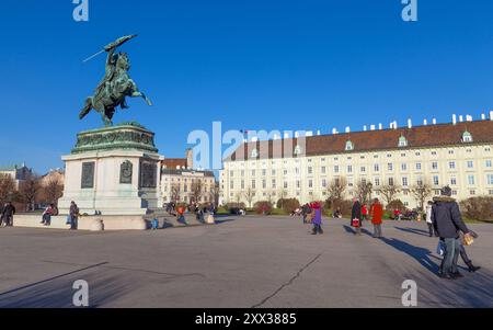 Statue de l'archiduc Charles sur la Heldenplatz à Vienne, Autriche. Heldenplatz est un espace public situé en face du palais de la Hofburg. Banque D'Images